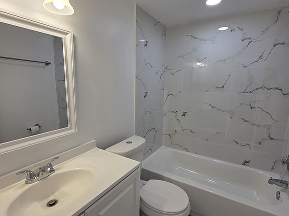 3rd image of 8947 Alton St Floor 2
