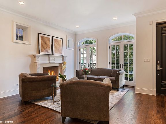 5th image of 2653 N Burling St