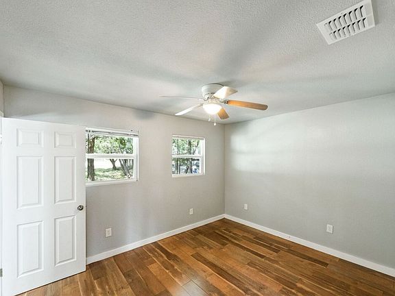 4th image of 2792 Woodcrest Dr