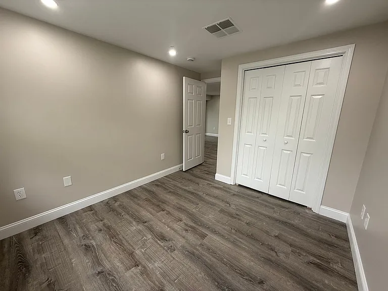 Pondsview Apartments — Photo 124