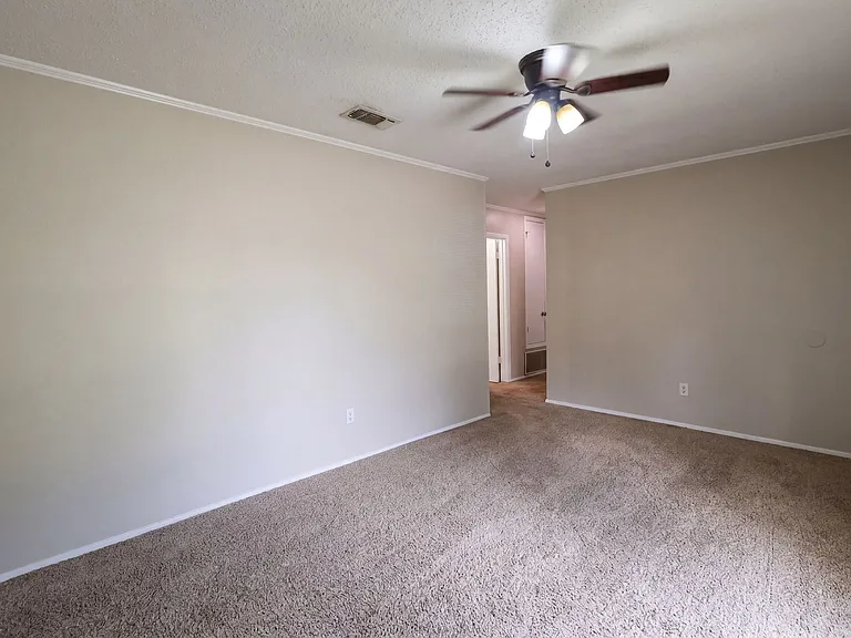 1523 Teekell St — Photo 9