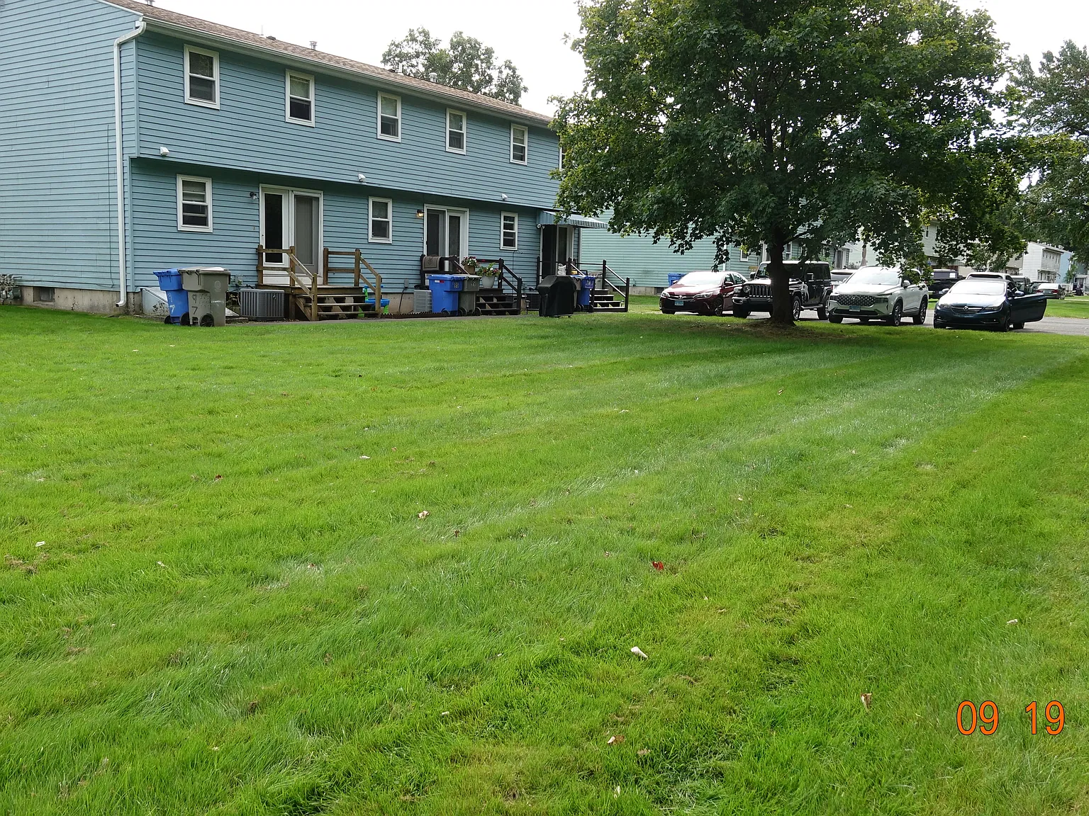 3 bed, 1.5 bath, 1350 sqft, $2,395 — Photo 2