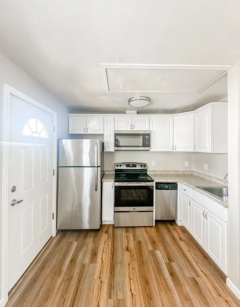 Carleton Way Apartments — Photo 2