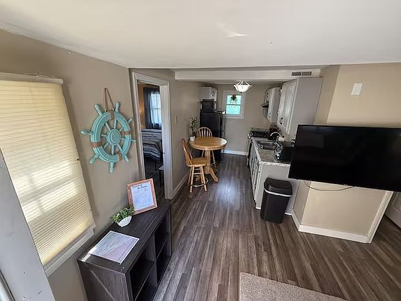 4th image of 11 W Central Ave #2
