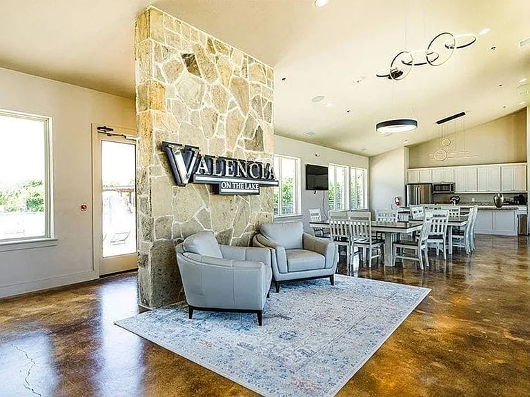 2125 Olivereta Dr — Photo 17