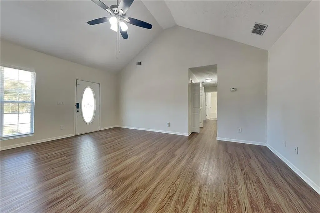 3 bed, 2.0 bath, 1437 sqft, $1,850 — Photo 4