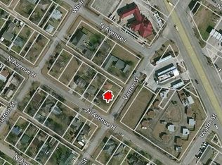 1704 N Avenue H, Freeport, TX 77541
