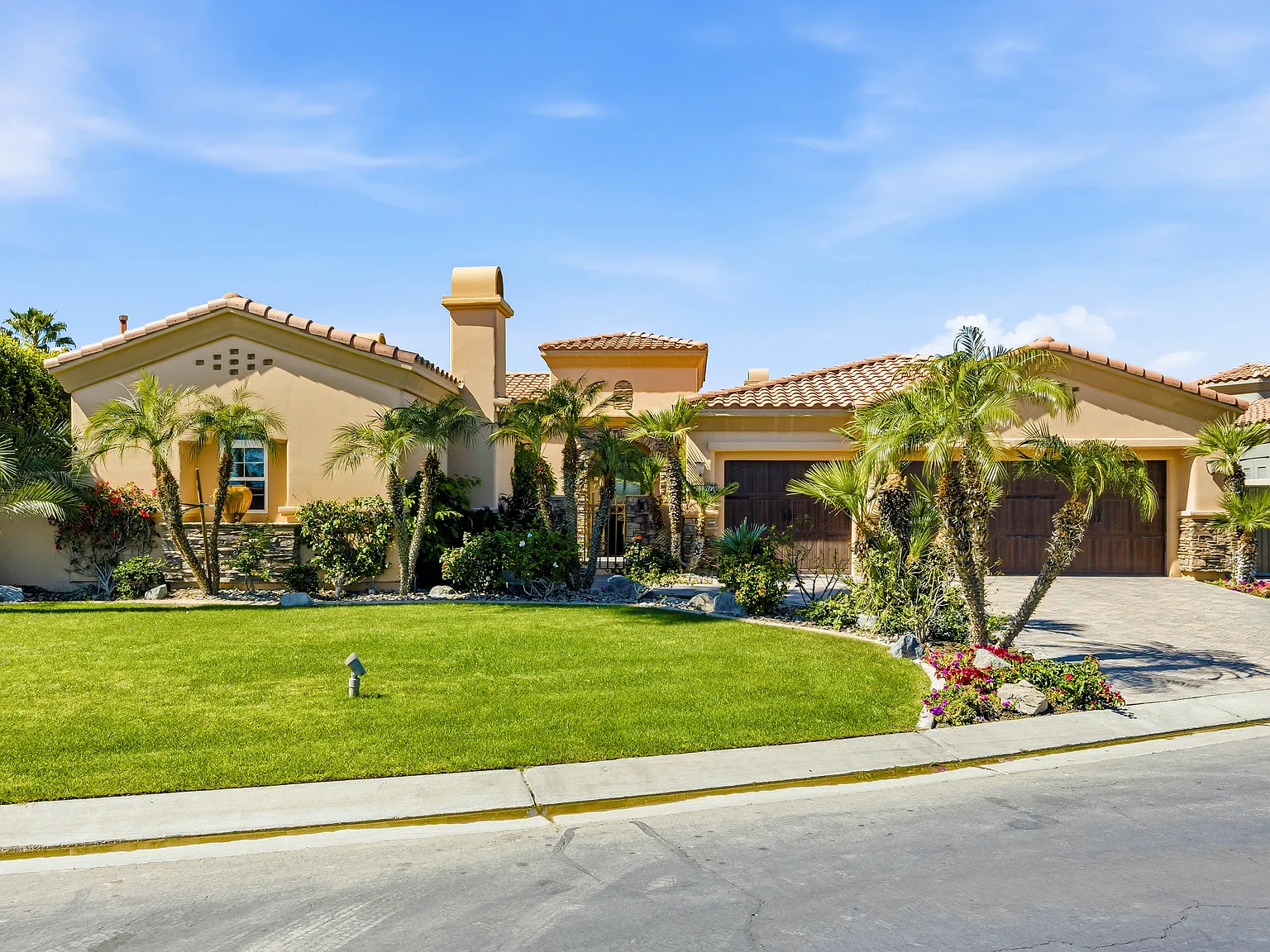 5 bed, 4.5 bath, 4357 sqft, $25,000 — Photo 4