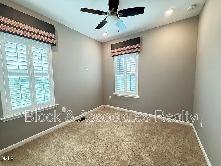 537 Austin View Blvd — Photo 31