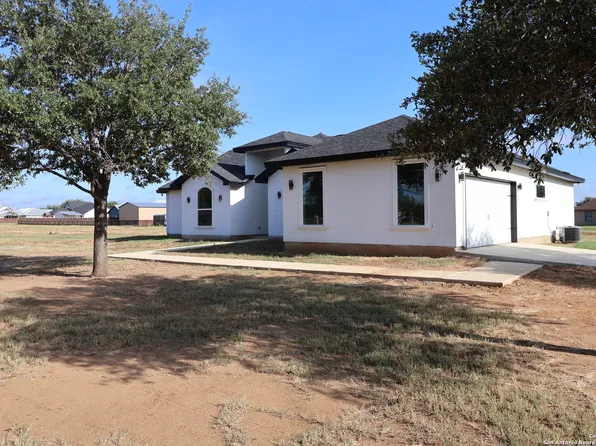 101 Granberg Blvd., Lytle, TX 78052