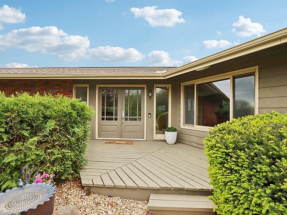 3rd image of 6238 Knollwood Dr