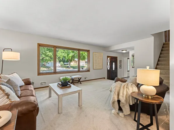 7181 Steepleview Rd, Woodbury, MN 55125