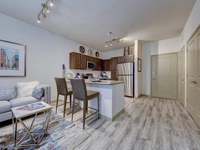 Estraya Westover Hills Apartments — Photo 18