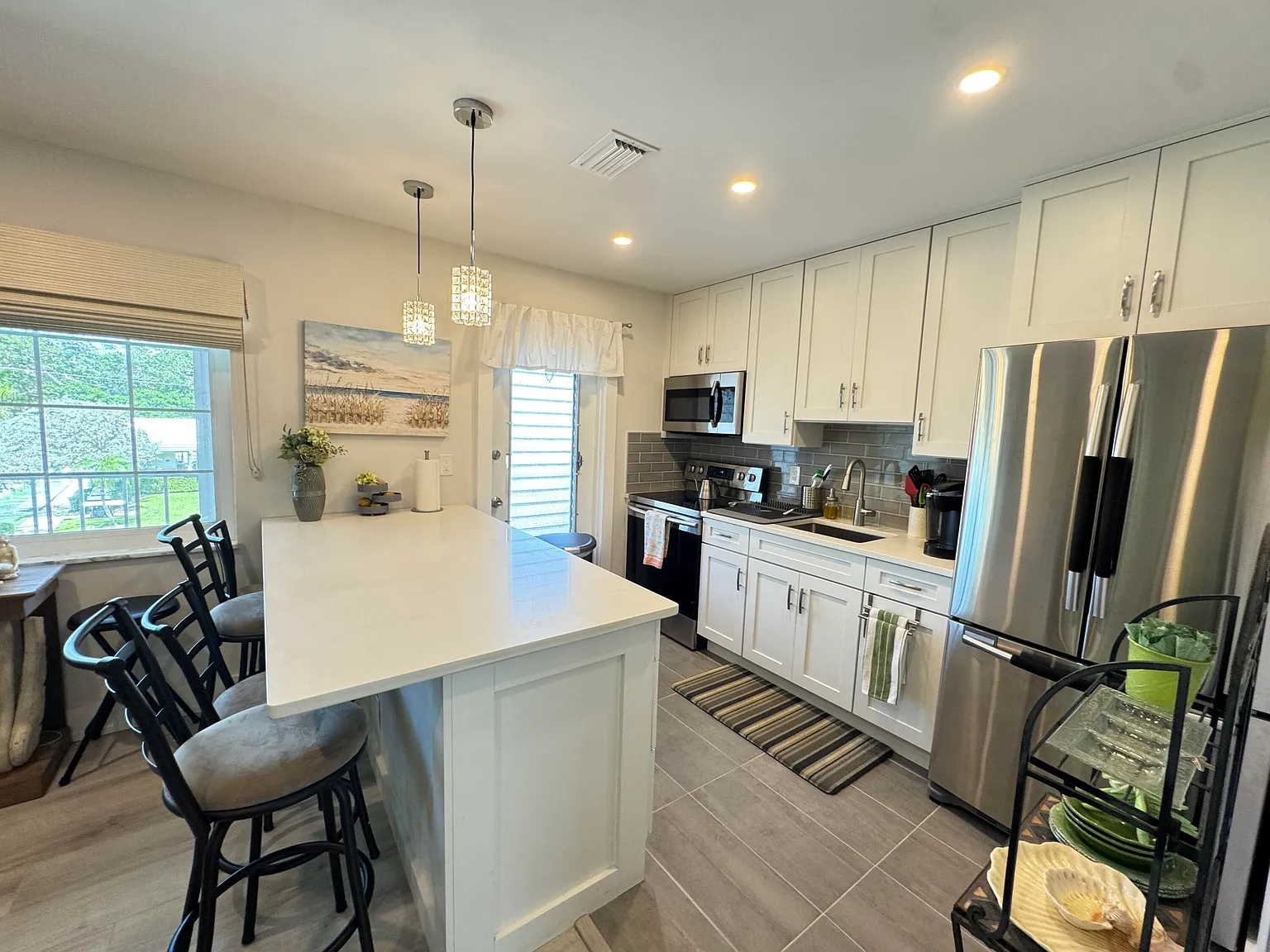 1 bed, 2.0 bath, 775 sqft, $1,900 — Photo 4