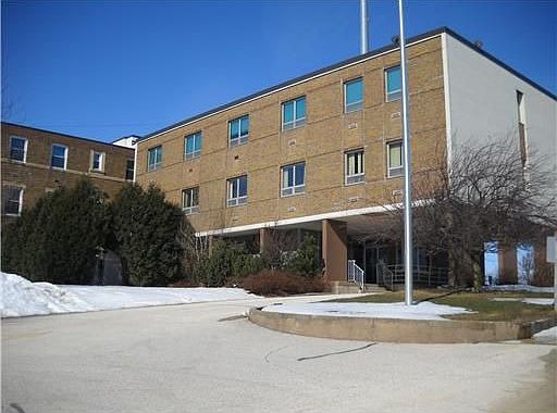 1st image of 818 W 1st St