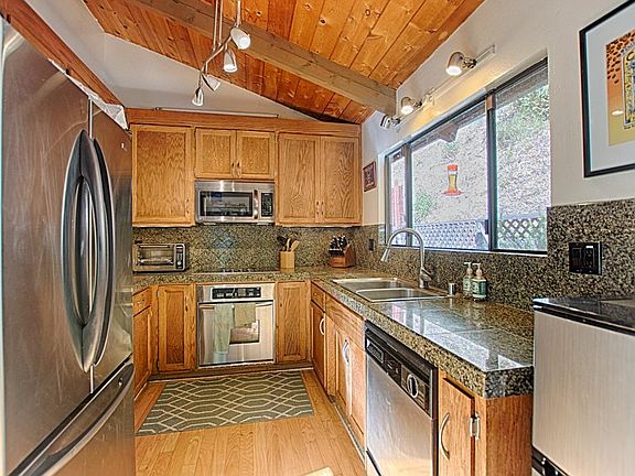 3rd image of 895 Redwood Dr