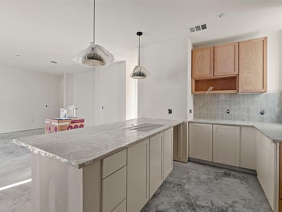 4th image of 1180 Lott Ave