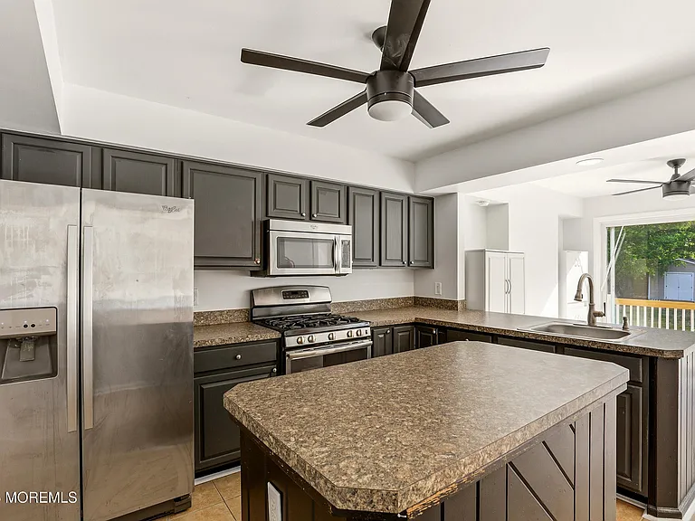2021 Paterson Ave — Photo 13