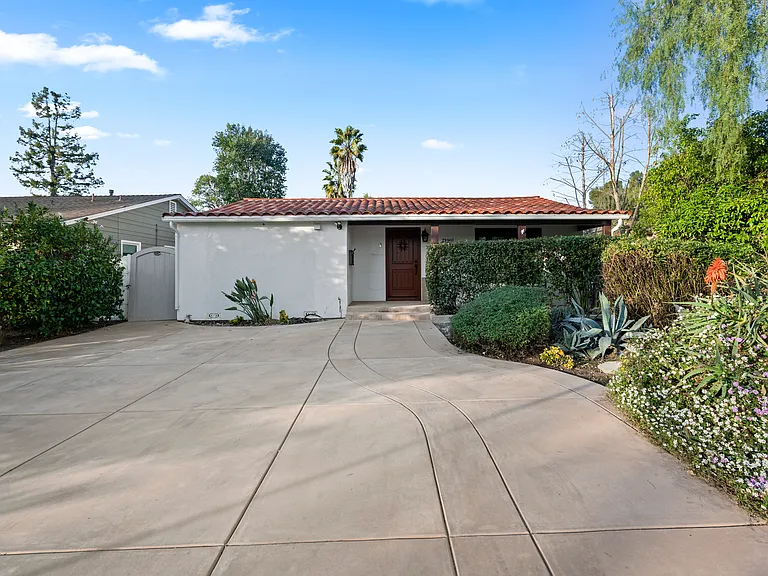 21901 Velicata St — Photo 27