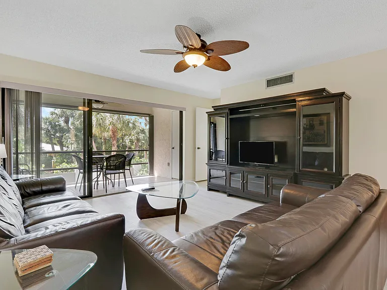 1600 NE Dixie Hwy #10-203 — Photo 15