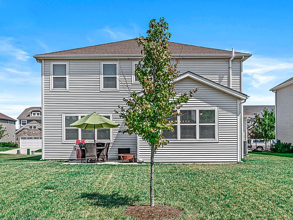 5th image of 923 Parker Ln