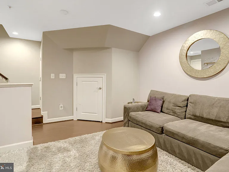 422 Pendleton St — Photo 49