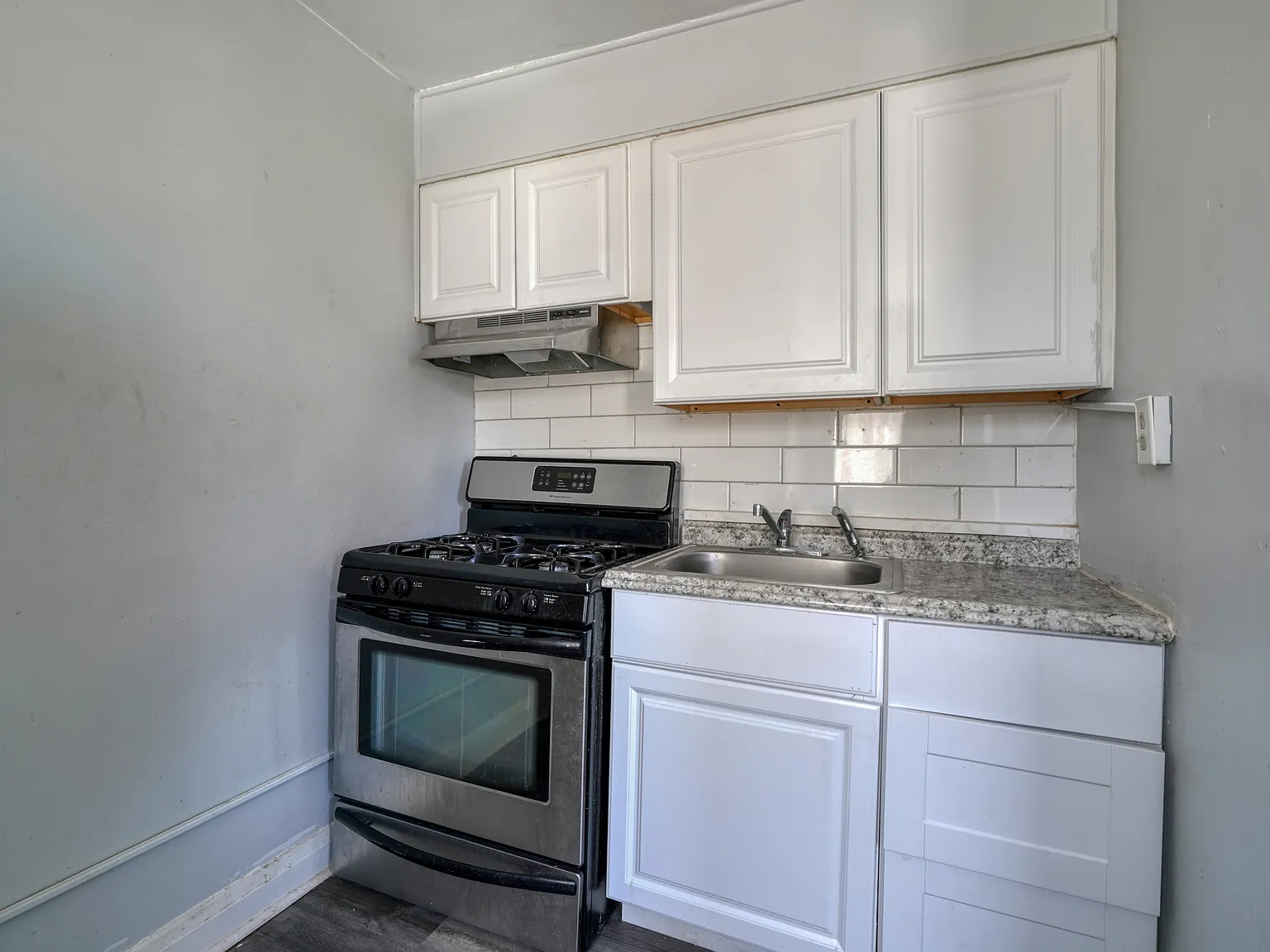 1 bed, 1500 sqft, $1,400 — Photo 3