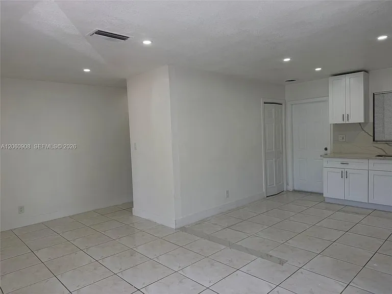 732 SW 6th St #732 — Photo 5