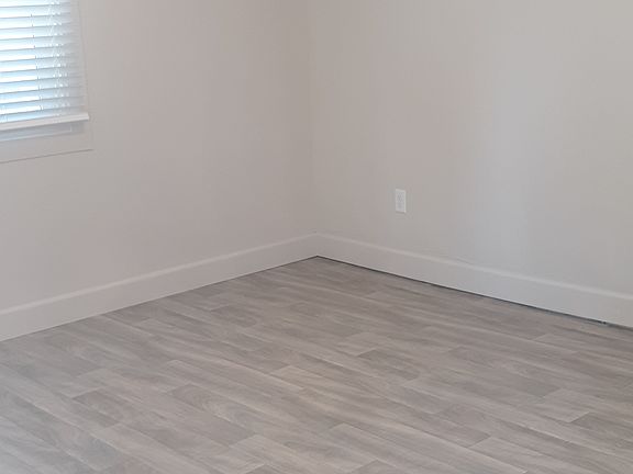 4th image of 250 Adella St #1