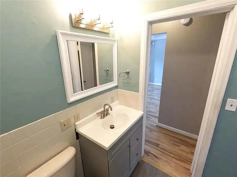 327 11th Ave NW #1 — Photo 6