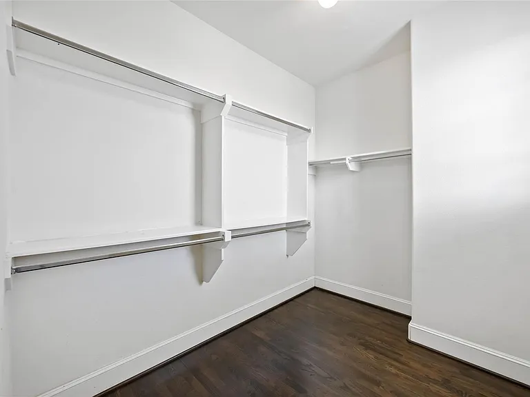1104 Thompson St — Photo 19