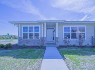 613 Hunter Oaks Blvd, Watertown, WI 53094