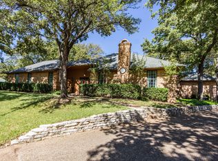 8805 Sylvan Ct, Fort Worth, TX 76120