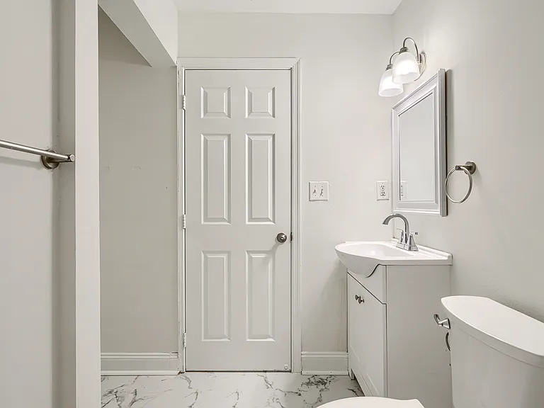 739 W Pratt St #2 — Photo 13