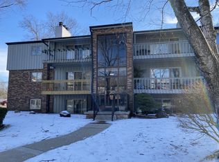 1111 E Jefferson St APT 2, Bloomington, IL 61701