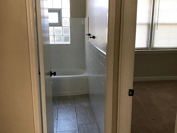 4th image of 7108 Vernon Ave
