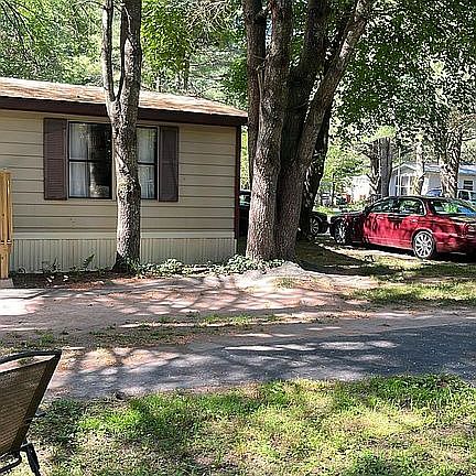 2nd image of 74 Oxford Cir