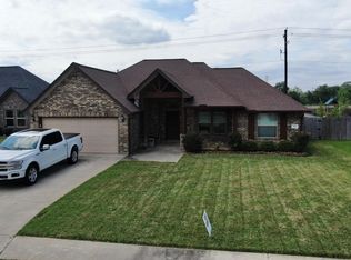 412 Lexington Ave, Clute, TX 77531
