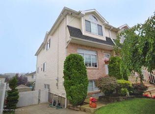 140 Sharrotts Rd, Staten Island, NY 10309