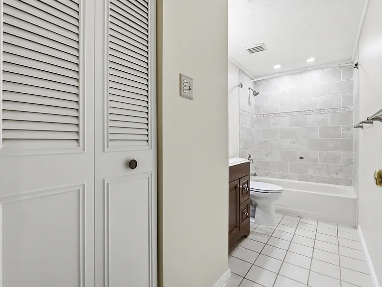 57 Shrewsbury Ct — Photo 19