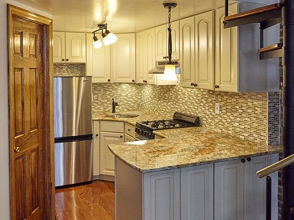 5th image of 319 W 75th St APT 3C