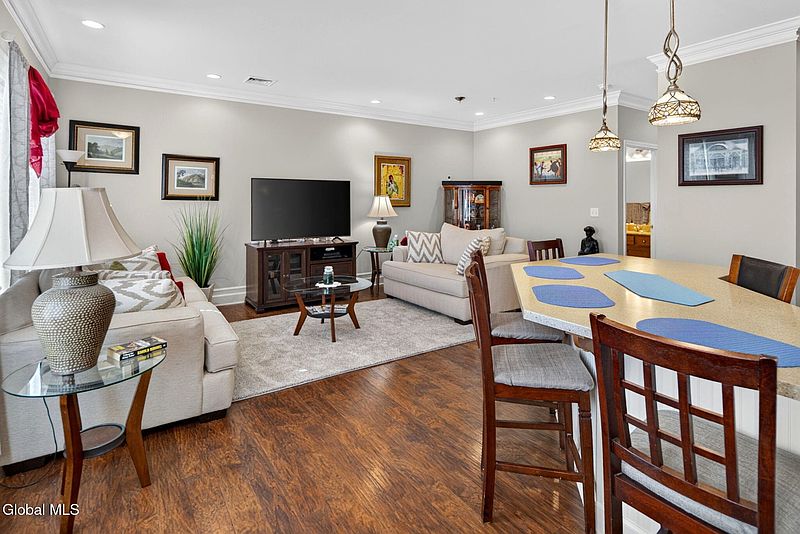 4th image of 73 Saratoga Road APT 13