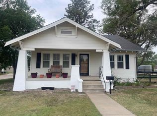 410 E 14th St, Ellis, KS 67637