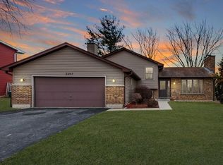 2207 Ridgeland Dr, Lindenhurst, IL 60046