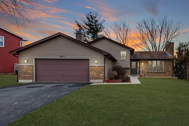 2207 Ridgeland Dr photo 1