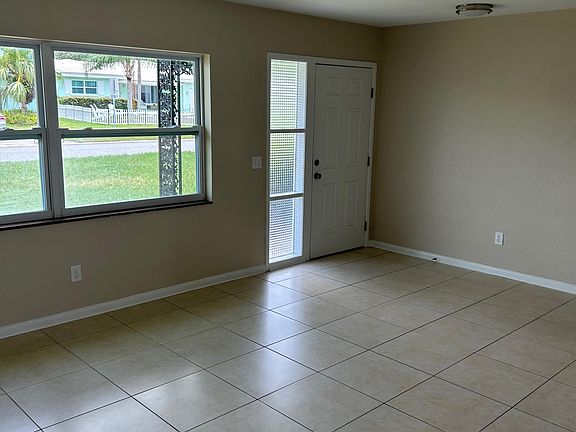 2nd image of 1560 San Helen Dr
