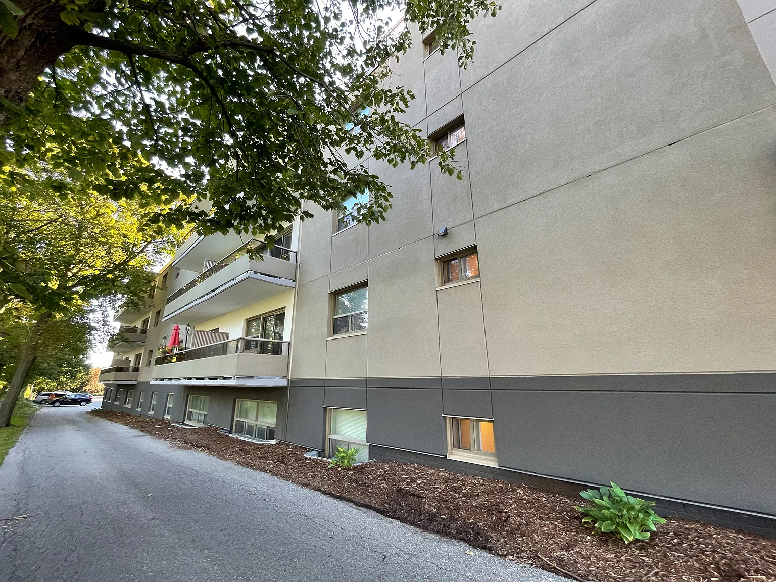 Diplomat Apartments - Choose your rent level - Call for Details - All utilities — Photo 3