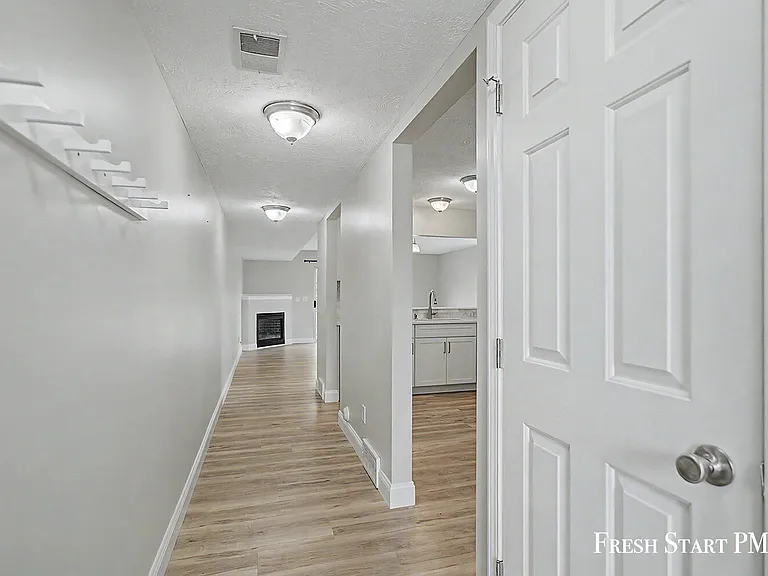 4051 Rivertown Ln SW — Photo 4