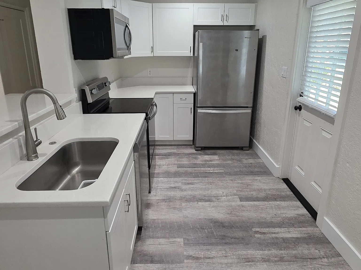 3 bed, 1137 sqft, $2,450 — Photo 4