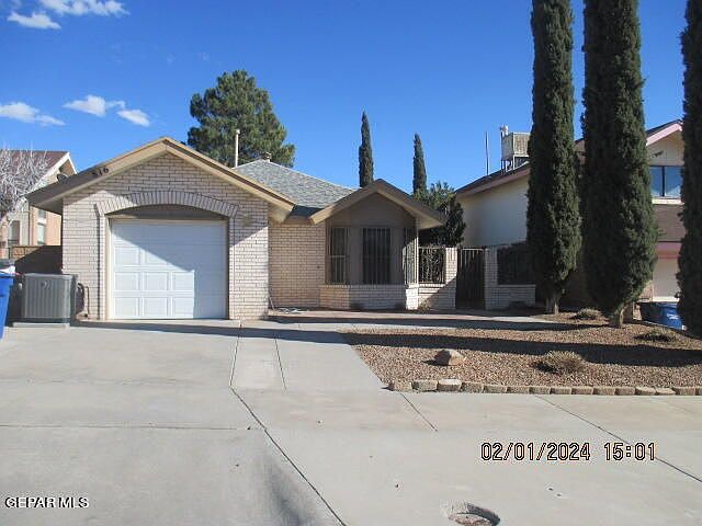 1st image of 816 Derrickson Dr